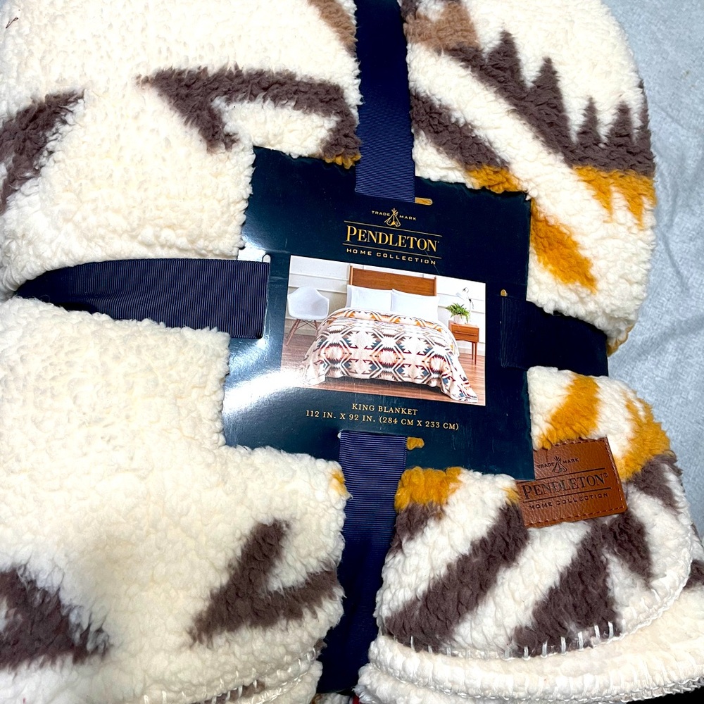 Pendleton King Blanket | Color: White Sands Multi